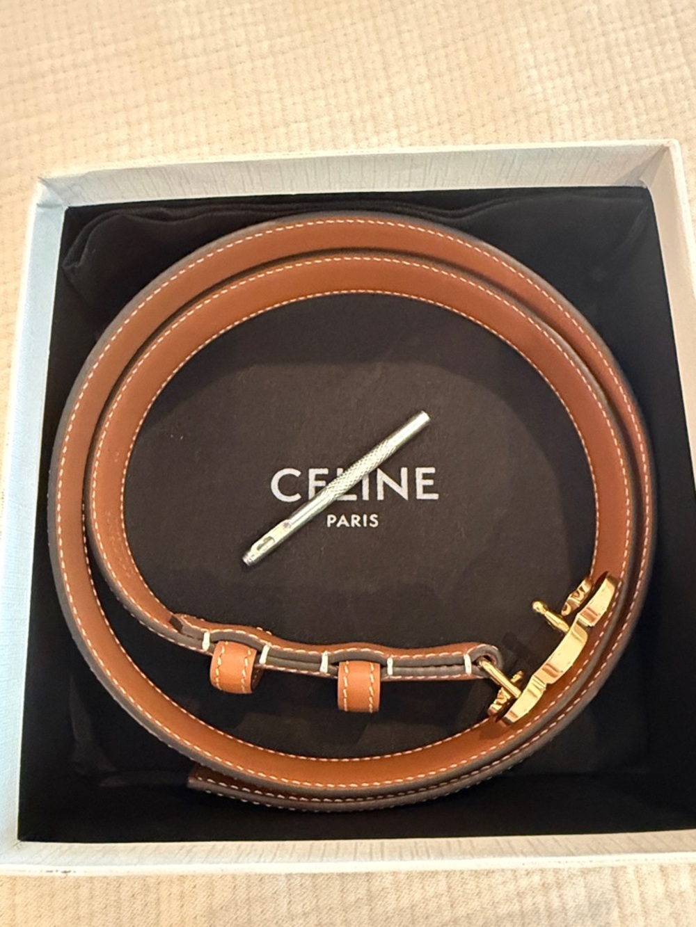 Reposhing. Never worn. - Picture 3 of 4